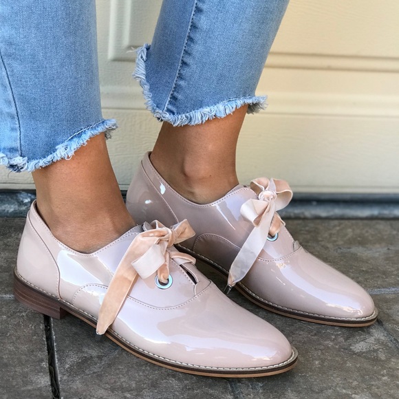 Patent At Ease Blush Lace Oxford Flat - Picture 2 of 8